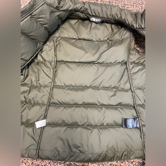 The North Face Olive Green Women’s 550 Puffer Vest, Size Small - Picture 9 of 12